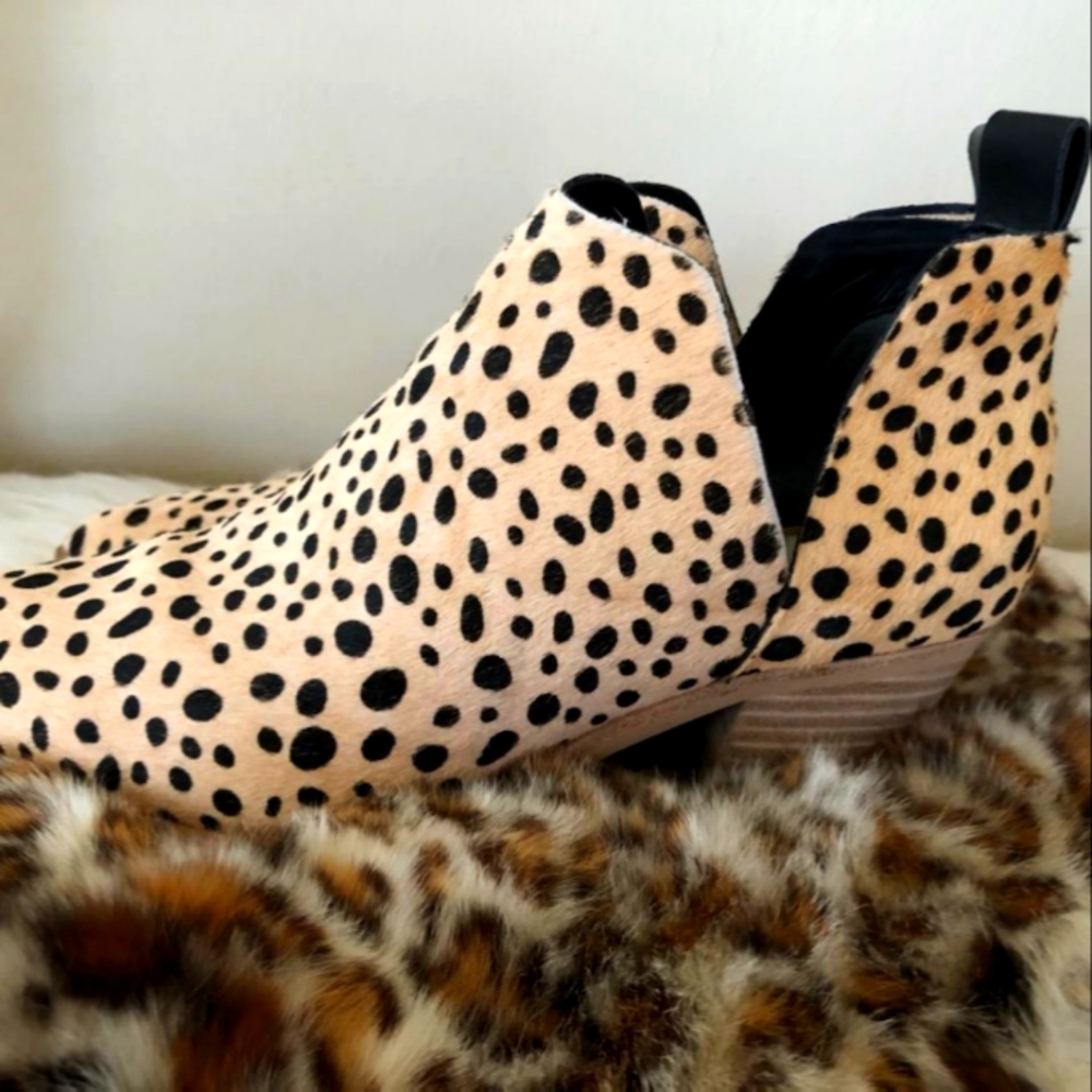 Yeehaw! Cheetah print cowhide boots